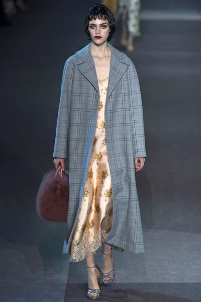 Look 7